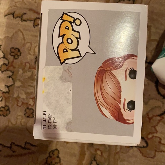 Disney Anna from Frozen Pop Figure 81 - Picture 4 of 4